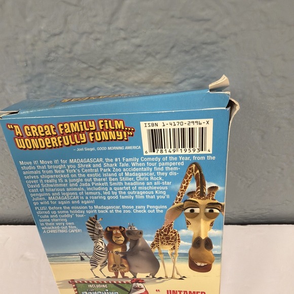 Madagascar (VHS, 2005) Including The Penguins In A Christmas Caper - Picture 3 of 4